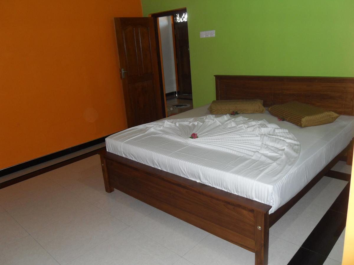 Bee Nest Bed & Breakfast Негомбо Екстер'єр фото