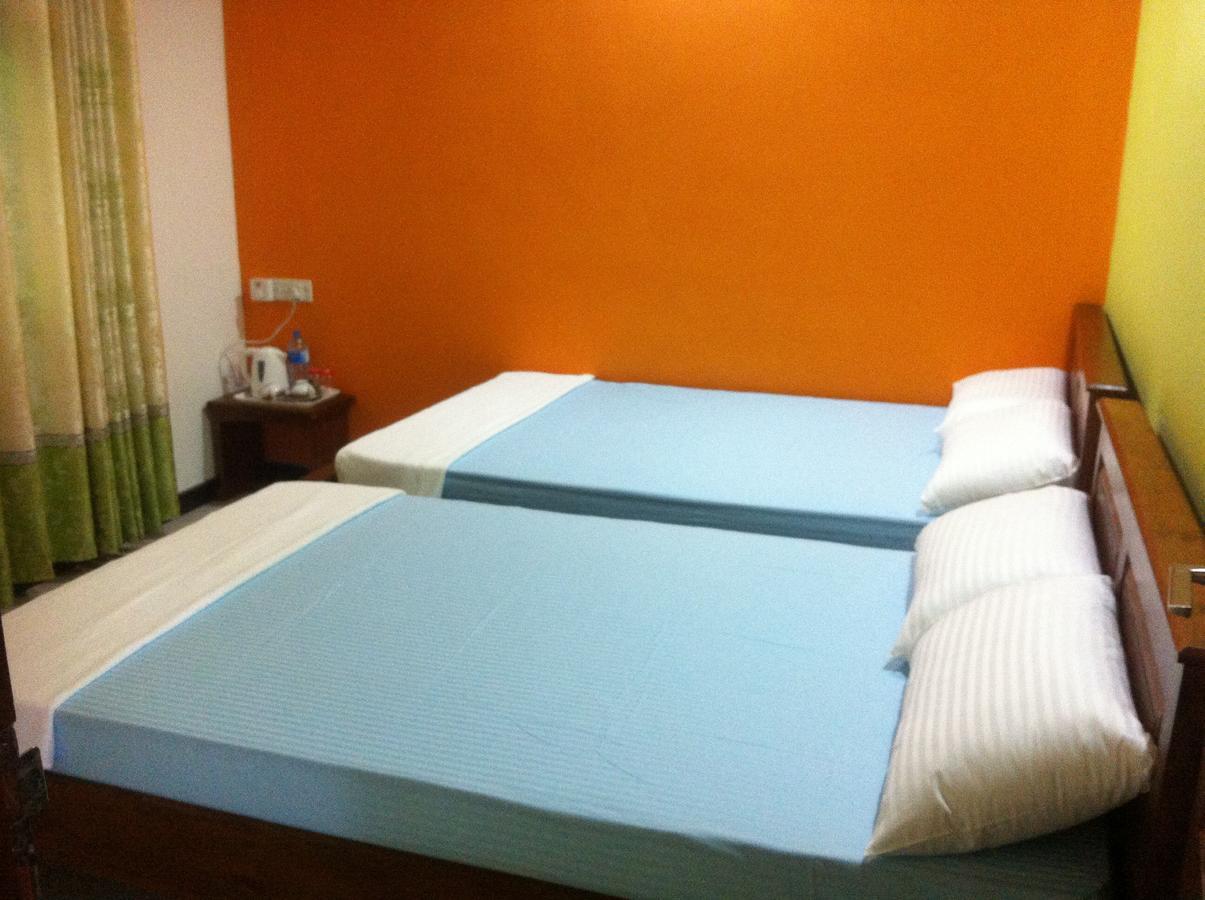 Bee Nest Bed & Breakfast Негомбо Екстер'єр фото