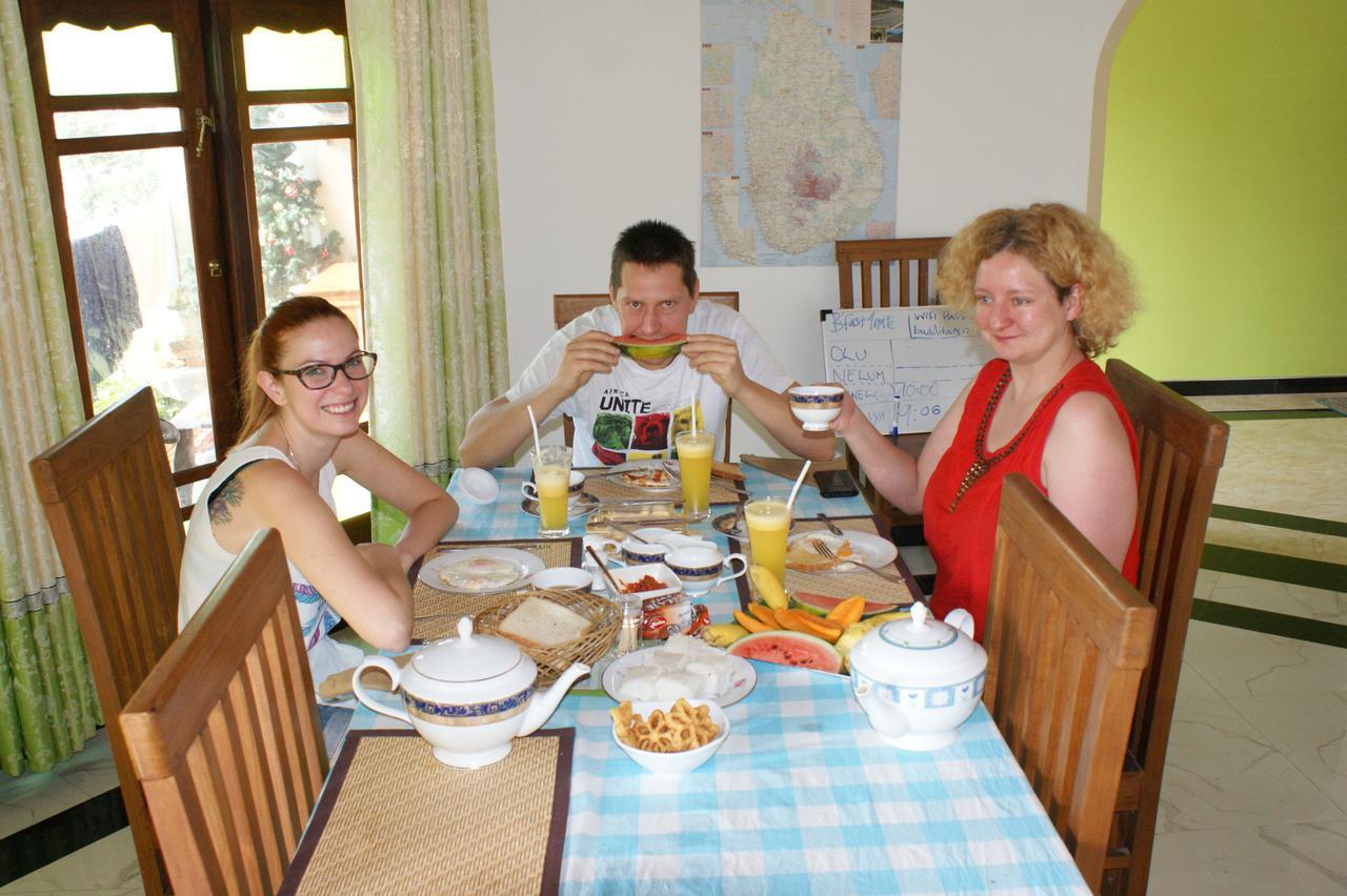 Bee Nest Bed & Breakfast Негомбо Екстер'єр фото